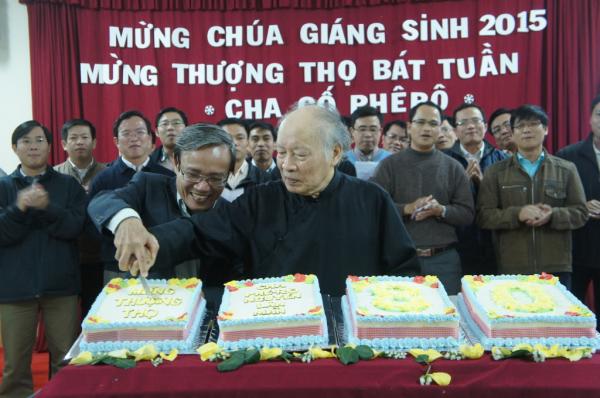 ĐCV Huế: Hoan Ca Mừng Chúa Giáng Sinh 2015 & Mừng Thượng Thọ Bát Tuần Cha Phêrô Nguyễn Lân Mẫn