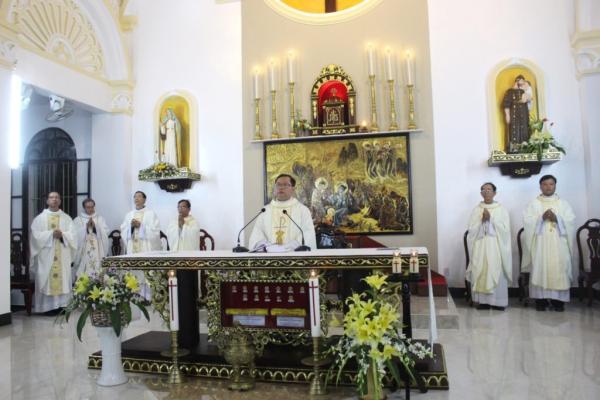 Thánh Lễ Tạ Ơn Kỷ Niệm 15 Năm Lãnh Nhận Thiên Chức Linh Mục Tại ĐCV Huế