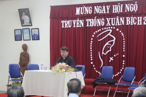 ĐCV Huế Đón Đức TGM Đại Diện Tòa Thánh Tại Việt Nam