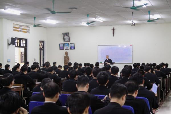 ĐGM Giáo Phận Kon Tum Viếng Thăm ĐCV Huế Và Huấn Đức Cho Các Chủng Sinh – Mùa Chay Năm 2019