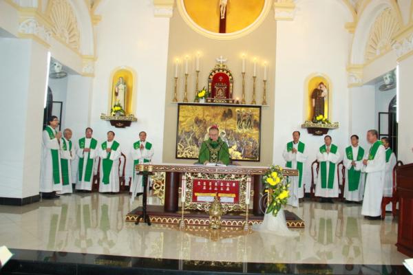 ĐCV Huế: Đức Tổng Giuse Nguyễn Chí Linh Dâng Thánh Lễ Đức Mẹ Dâng Mình 2019