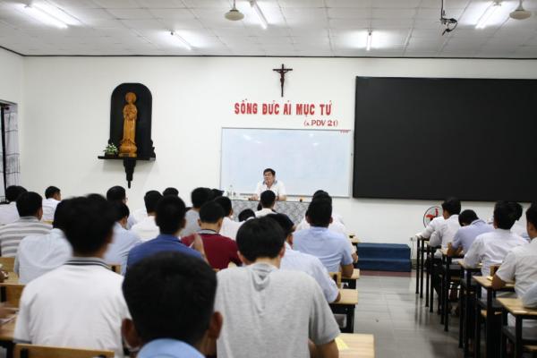 Tĩnh Tâm Năm Đại Chủng Viện Huế: Bài 8: Đối Diện Với Thách Đố Của Thời Đại