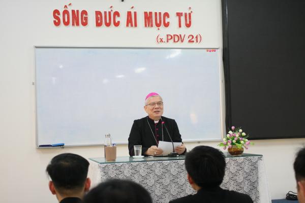 ĐCV Huế: Đức Giám Mục Đà Nẵng Huấn Đức Mùa Chay Cho Các Chủng Sinh