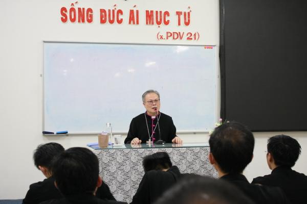 ĐCV Huế: Đức Tổng Giuse Nguyễn Chí Linh  Huấn Đức Cho Các Chủng Sinh