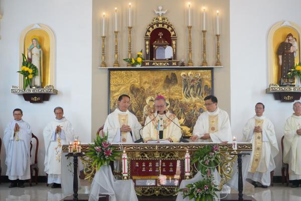 Đại Chủng Viện Huế: Thánh Lễ Trao Tác Vụ Đọc Sách - Giúp Lễ  Và Bế Giảng Năm Học 2021- 2022