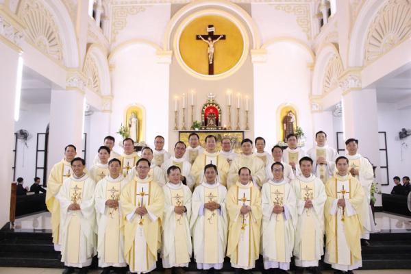 ĐCV Huế: Thánh Lễ Tạ Ơn Của Các Tân Linh Mục Khóa XIII