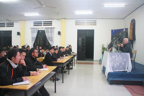 Cha Giuse Nguyễn Văn Am Huấn Đức Cho Quý Thầy Đại Chủng Viện Huế