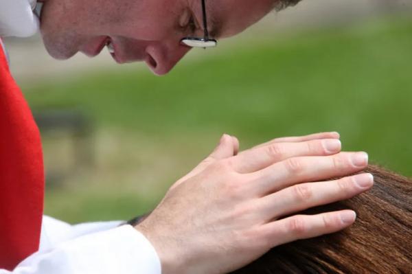 Người Công giáo Có Buộc Phải Áp Dụng Fiducia Supplicans Không?