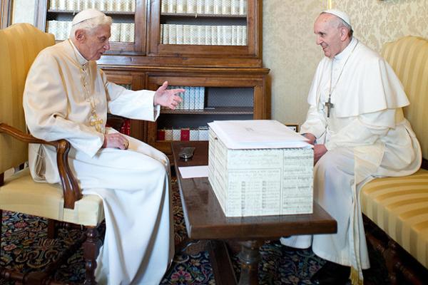 Cuốn Sách Về Những Kỷ Niệm Của Đức Phanxicô Với Đức Bênêđíctô XVI: “Ngài Là Một Người Cha Đối Với Tôi”