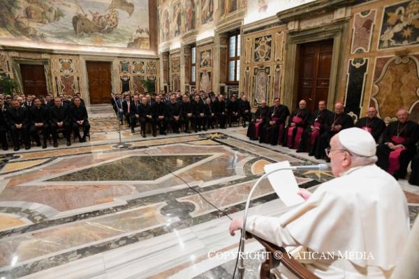 Trở Thành Linh Mục, Đó Là Chịu Đau Khổ Với Dân Của Mình