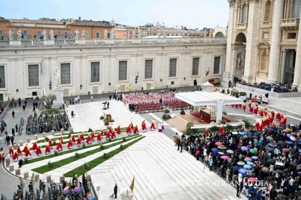 Bài Giảng Lễ Lá 2025: “Vác Thánh Giá Của Chúa Kitô Là Cách Cụ Thể Nhất Để Chia Sẻ Tình Yêu Cứu Độ Của Người”