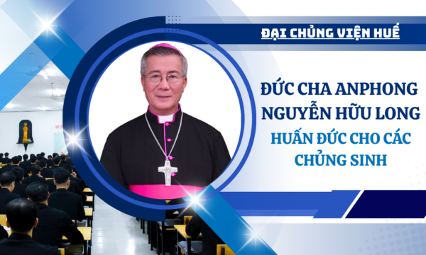 ĐCV Huế: Đức cha Anphong Nguyễn Hữu Long Huấn Đức Cho Các Chủng Sinh