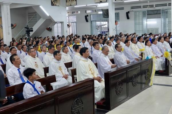 Hình Ảnh Nghi Thức Và Thánh Lễ Khai Mạc Sứ Vụ Tại Giáo Xứ Nhân Hòa Của Cha Giuse Hồ Thứ