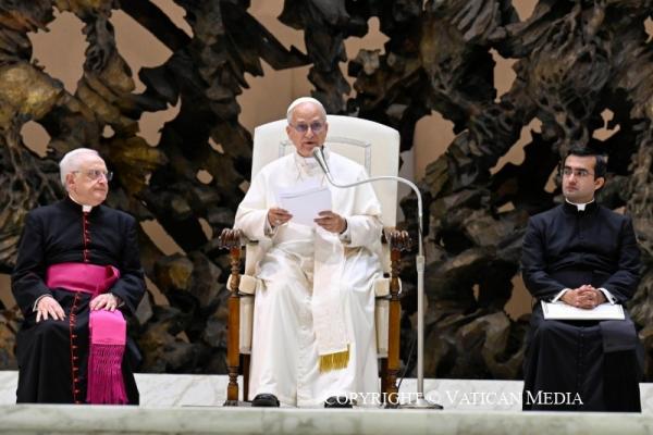 Đức Lêô XIV Mời Gọi Nhìn Những Vấn Đề Xã Hội Mới Mẻ Khởi Đi Từ Vùng Ngoại Vi