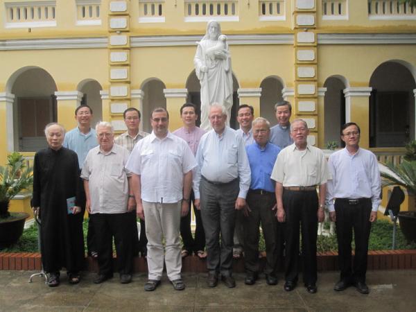 Hình Ảnh Cha Micas, Roumanet Và Pivot Tại ĐCV Huế