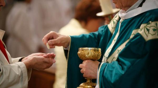 Việc Rước Lễ Của Những Người Ly Dị Tái Hôn : Một Cuộc Tranh Luận Tế Nhị