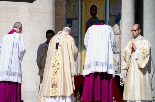 Đức Gioan Phaolô II Đã Khôi Phục Lại Truyền Thống Phục Sinh Này, Đức Lêô XIV Tiếp Tục