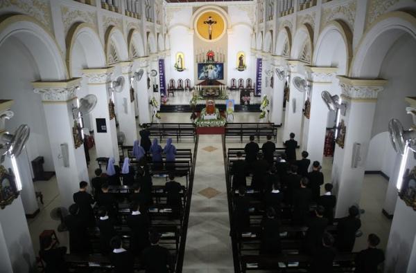 ĐCV Huế: Giờ Canh Thức Bên Linh Cữu Cha Cố Micae-Phaolô Trần Minh Huy