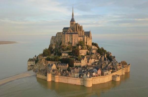 Sau 25 Năm Tại Mont-Saint-Michel, Các Sư Huynh Ra Đi, Nhưng Lời Cầu Nguyện Vẫn Tiếp Tục
