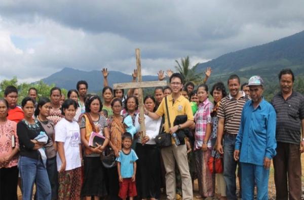 Indonesia: Một Đô La, 219 Ngôi Nhà Thờ