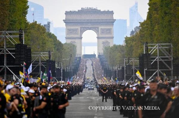 Paris : Đức Lêô Kêu Gọi Mang Lại Niềm Hy Vọng Giữa Cảnh Nản Lòng Và Khô Khan Thiêng Liêng
