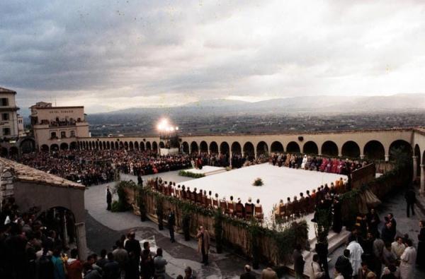 Từ Đức Gioan Phaolô II Đến Đức Lêô XIV: Bốn Mươi Năm "Tinh Thần Assisi"